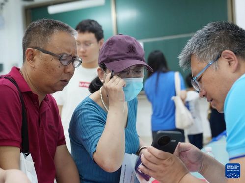上海舉行2025年高校招生志愿填報現(xiàn)場咨詢會，助力考生科學規(guī)劃未來